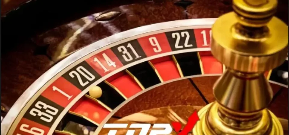 Roleta em close com números vermelhos e pretos e a marca TopX